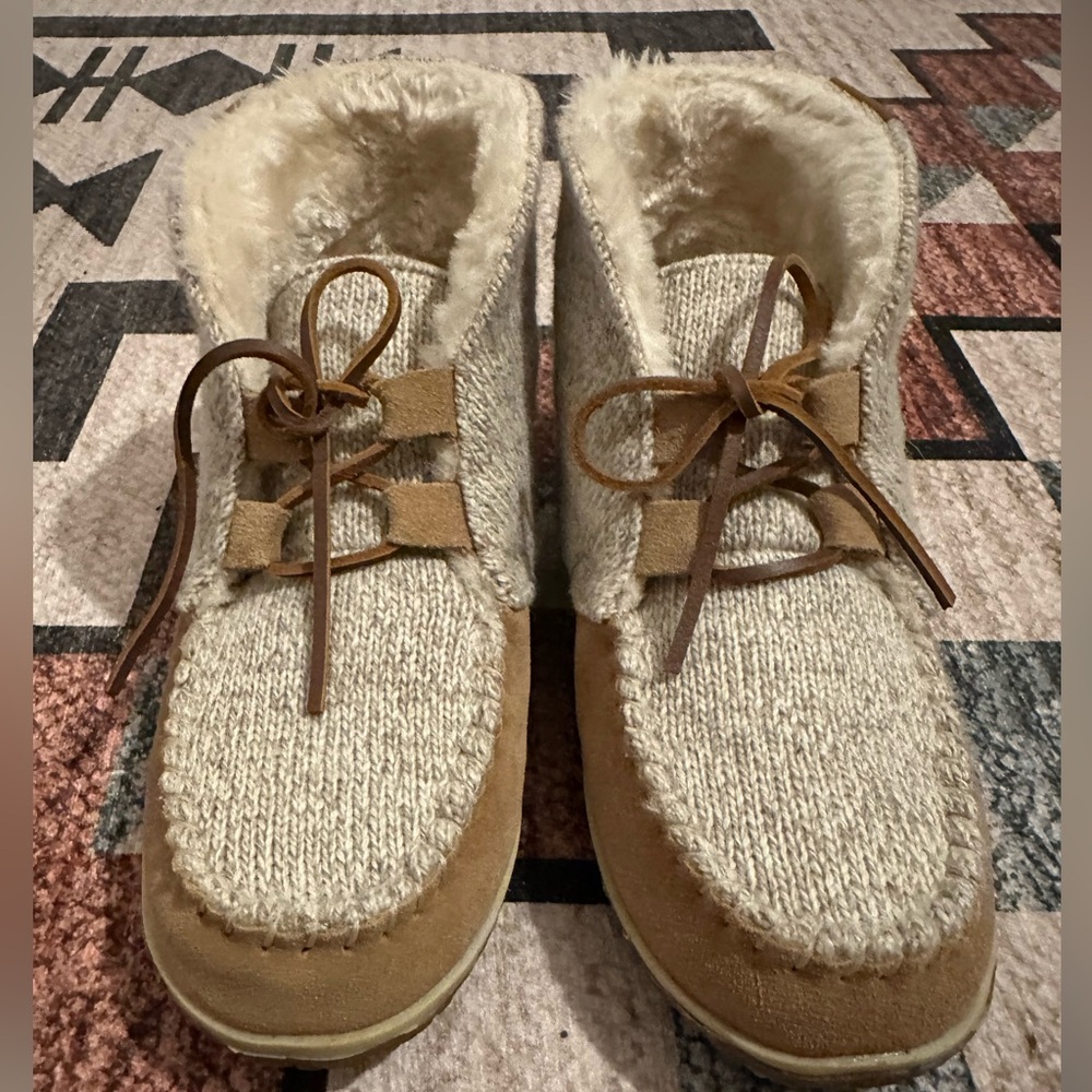 Minnetonka Tan and Cream Women's Slippers